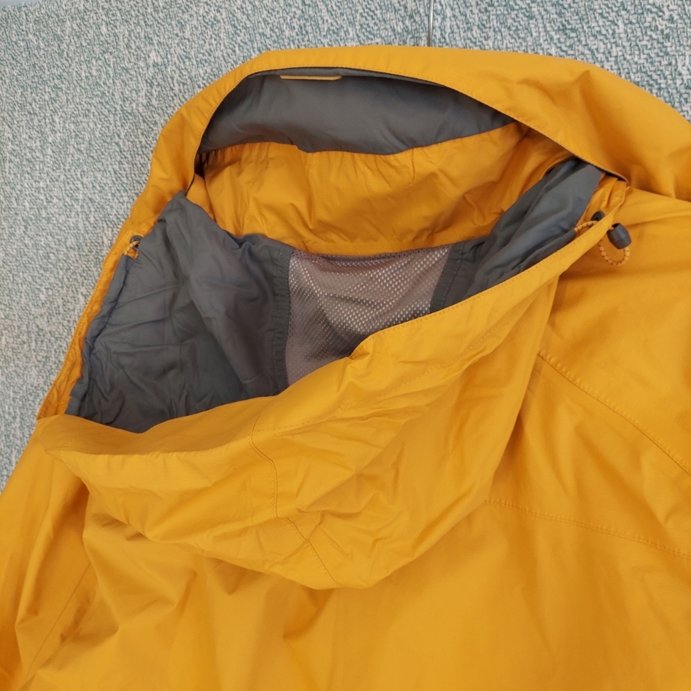 L.L. Bean Men's Yellow 'StowAway' Hooded Raincoat - Picture 6 of 16